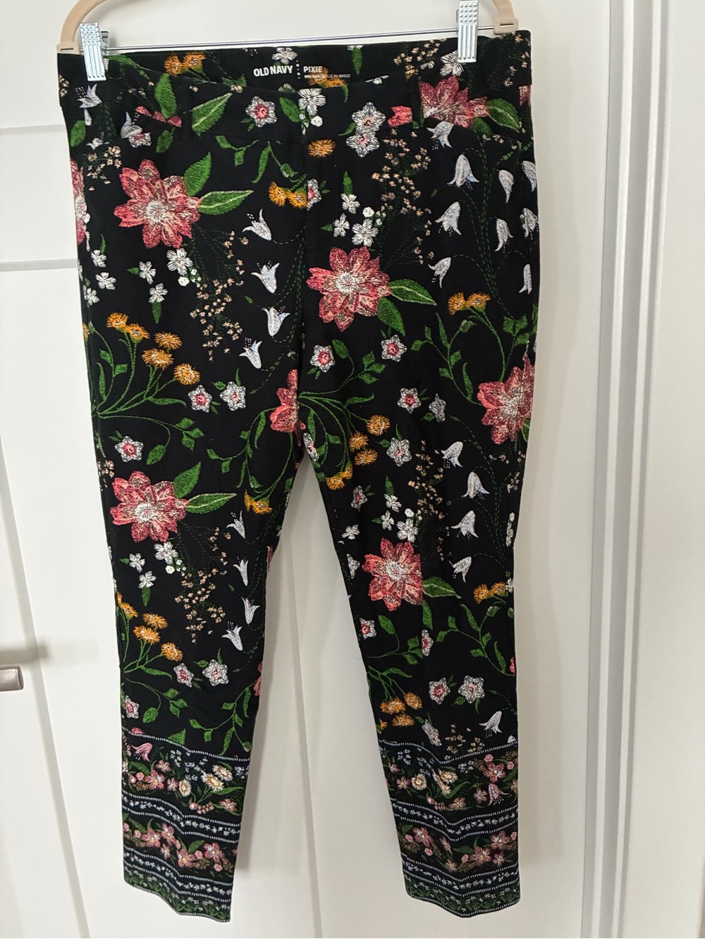 Old Navy Pixie Black Floral Print Ankle Pants